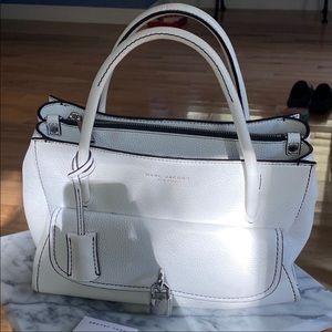 Marc Jacobs Lock That
Leather Toat Bag